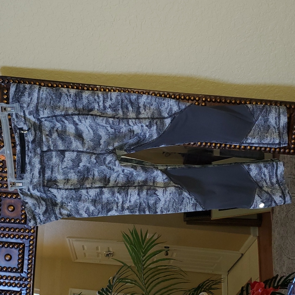 Lululemon Soulcycle Capri pant - Picture 4 of 5